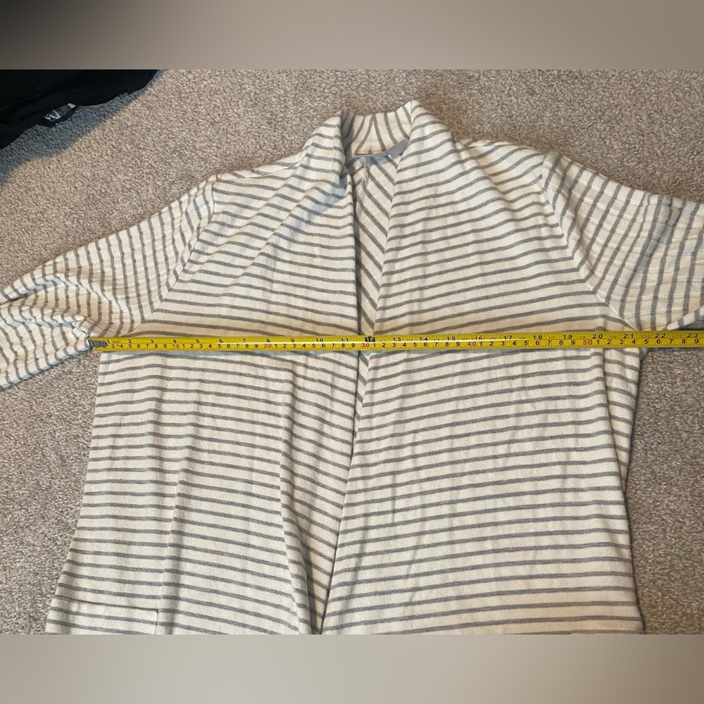 Chico’s Zenergy Striped Open Cardigan Size 1 Medium Neutral Lightweight Soft - Picture 8 of 10